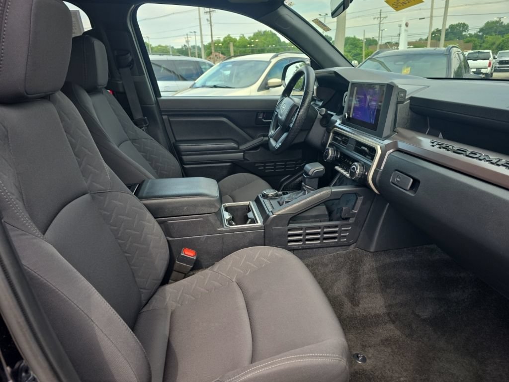 Certified 2025 Toyota Tacoma SR5 AWD/4WD image 9