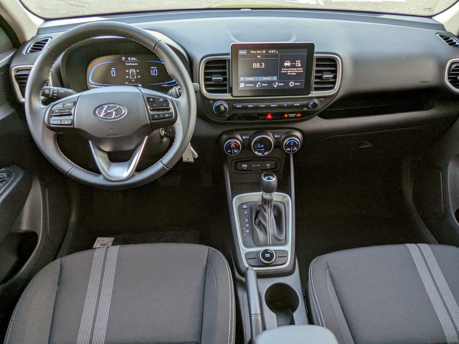 New 2025 Hyundai Venue SEL image 17