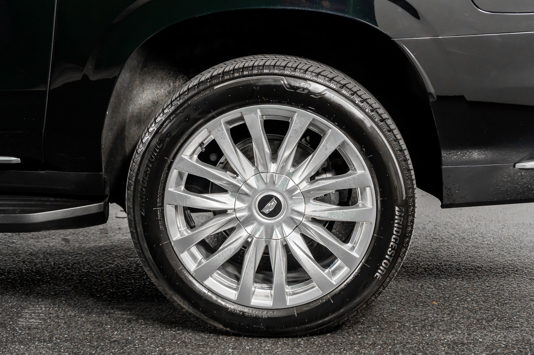 Used 2024 Cadillac Escalade ESV Premium Luxury image 18