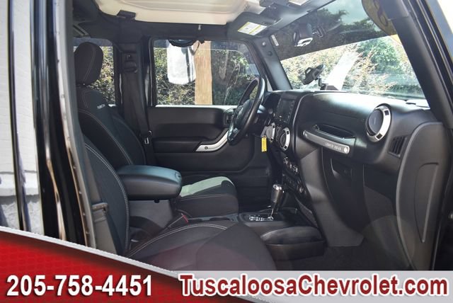 Used 2018 Jeep Wrangler Unlimited Rubicon w/ Connectivity Group AWD/4WD image 22