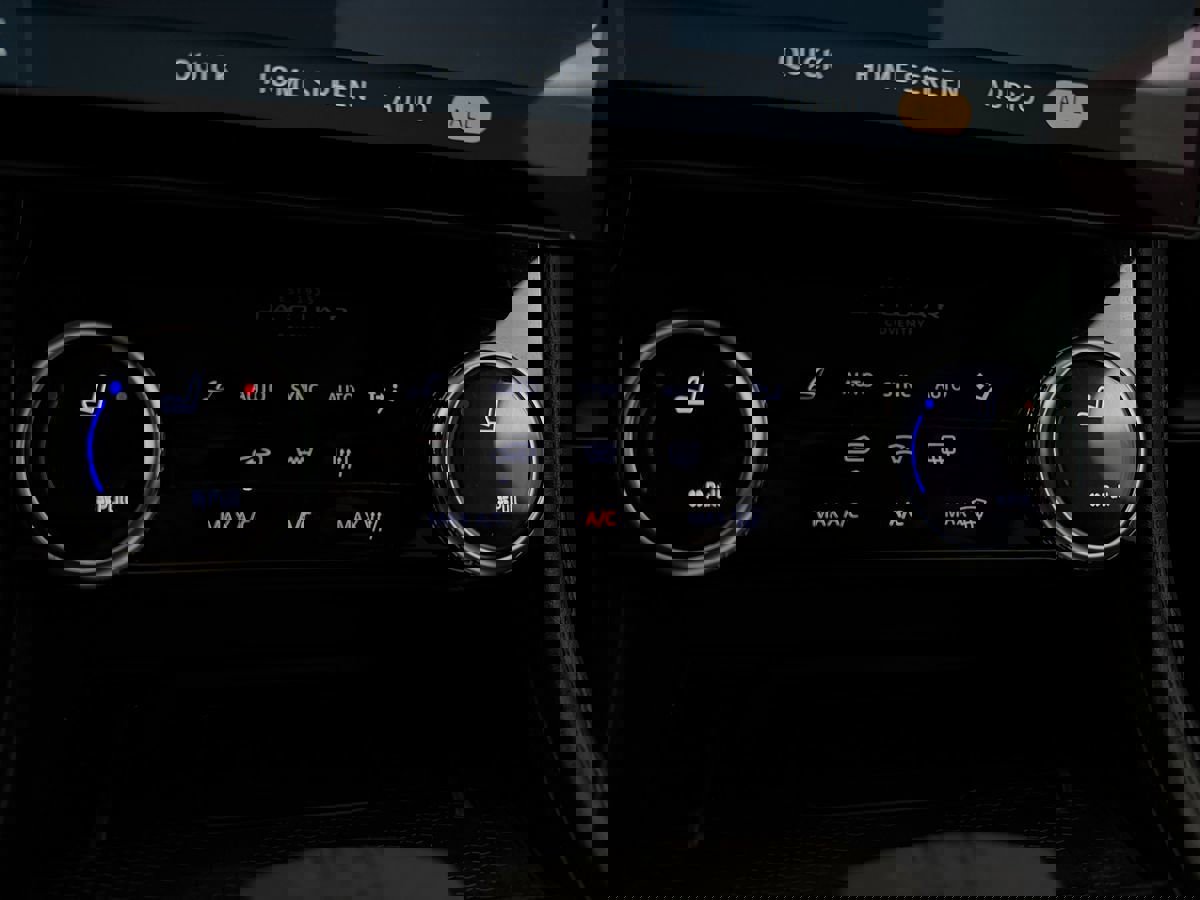 Used 2022 Jaguar F-PACE S image 39