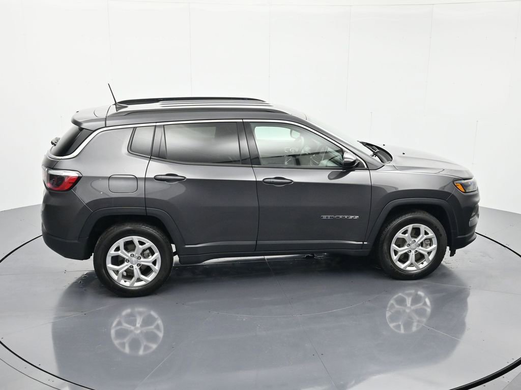 Used 2024 Jeep Compass Latitude AWD/4WD image 30