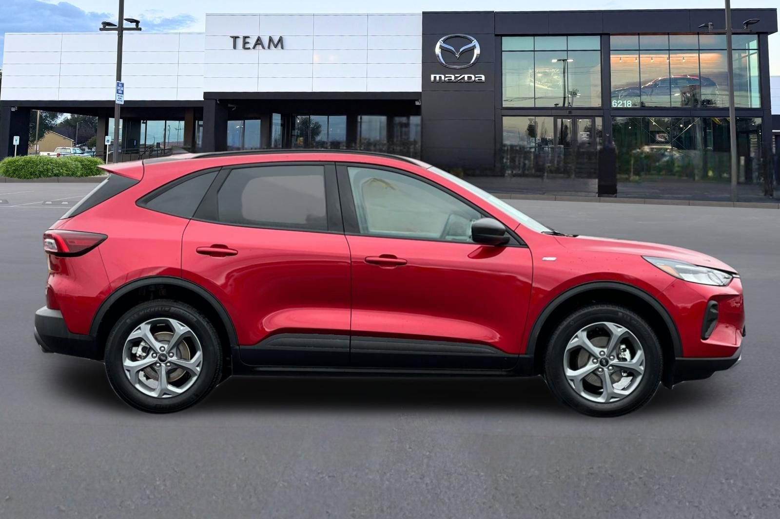 Used 2025 Ford Escape ST-Line image 3