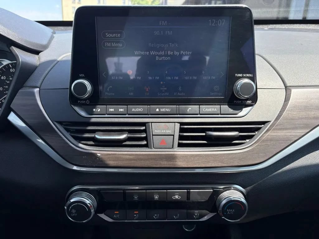 Used 2024 Nissan Altima 2.5 SV FWD image 12