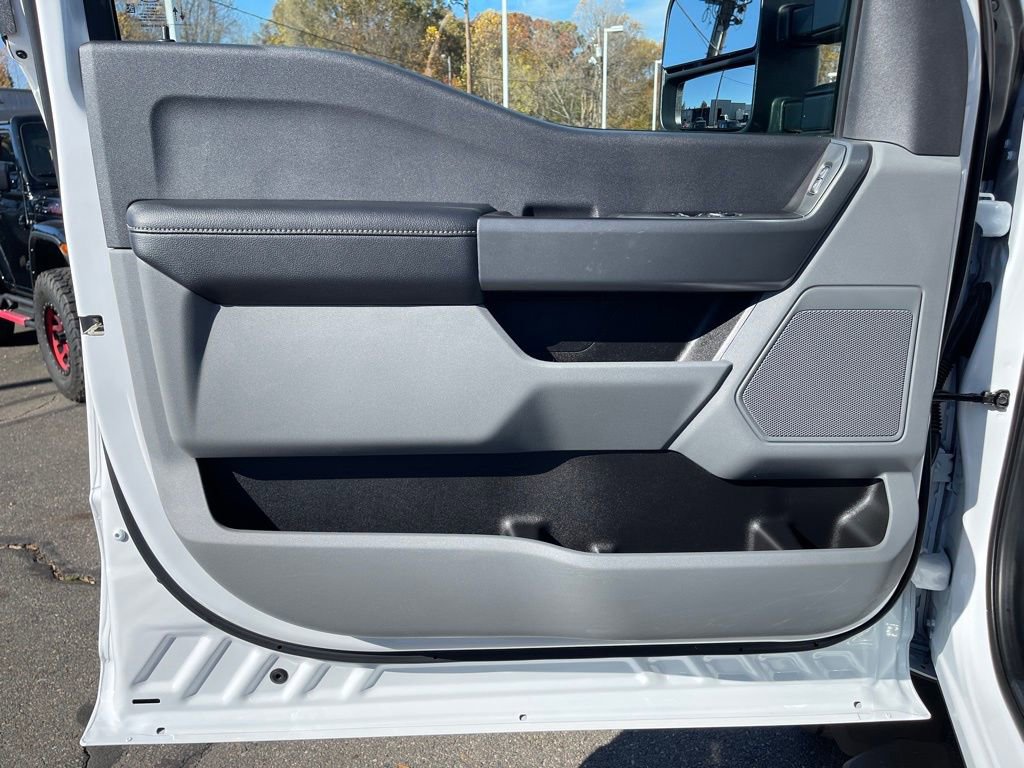 Used 2023 Ford F450 XLT w/ XLT Value Package image 16