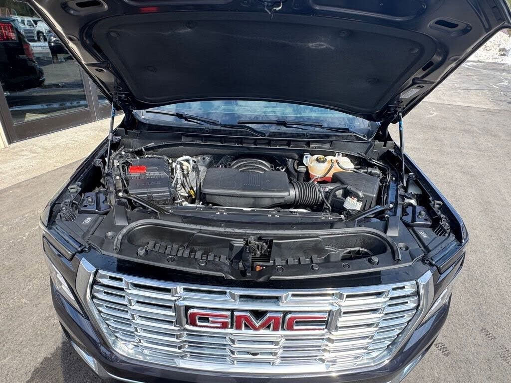 Used 2025 GMC Yukon Denali w/ Sun & Power Step Package image 10