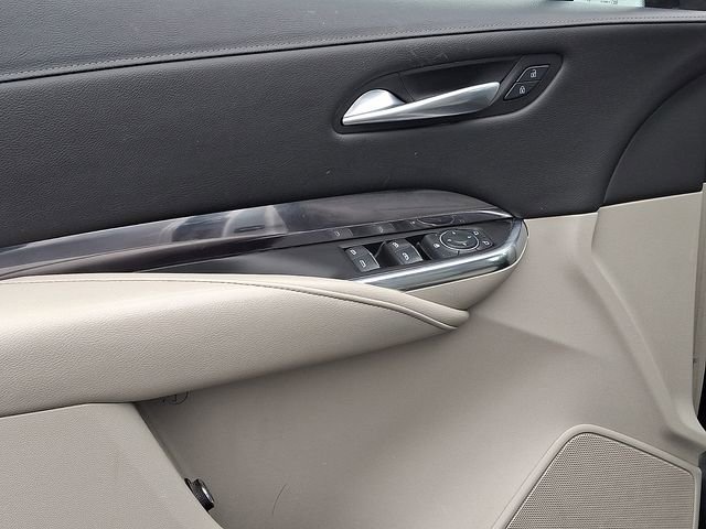 Used 2021 Cadillac XT4 Luxury w/ Trailering Package AWD/4WD image 12