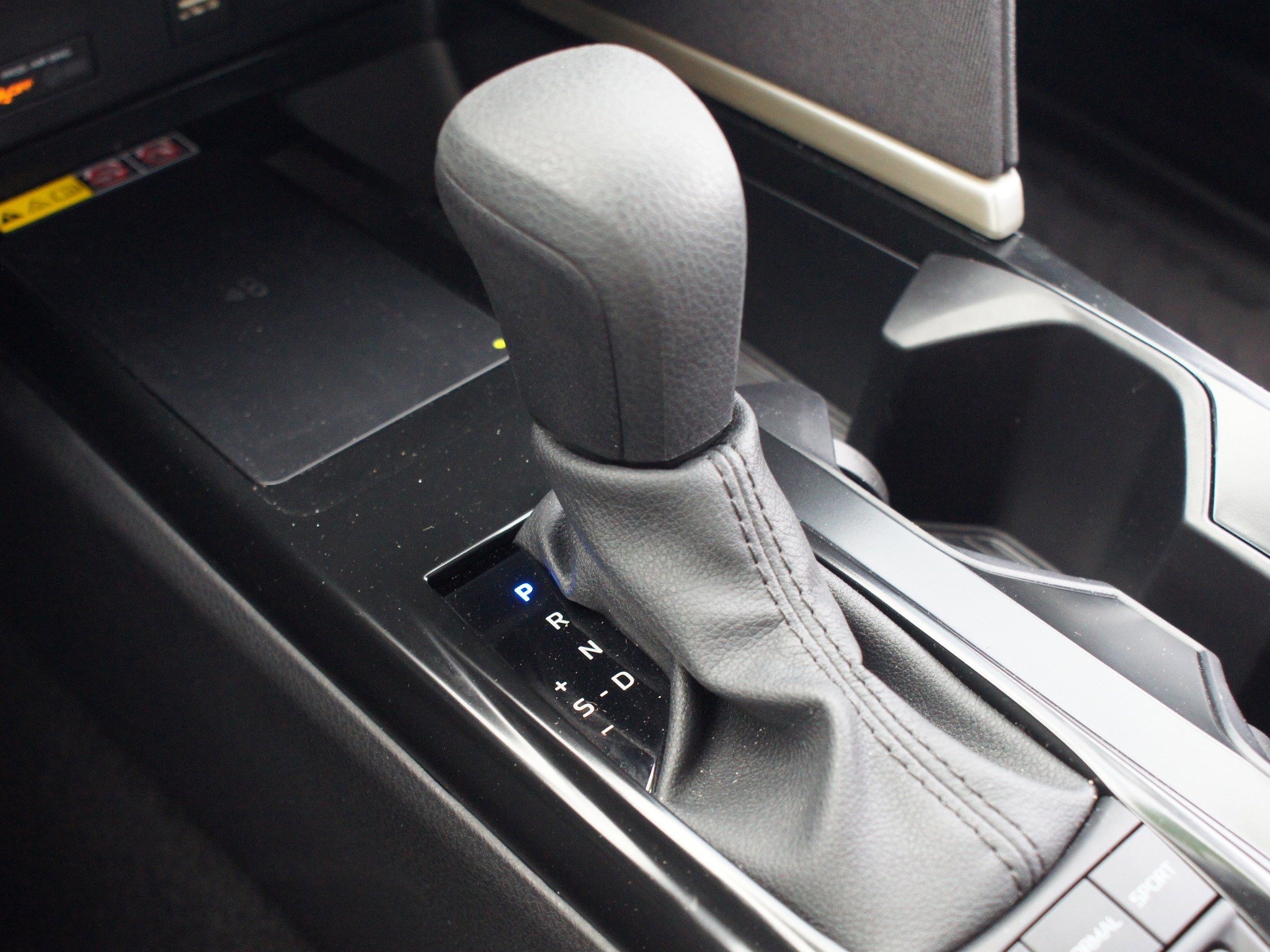 Used 2025 Toyota Camry LE w/ Convenience Package FWD image 12