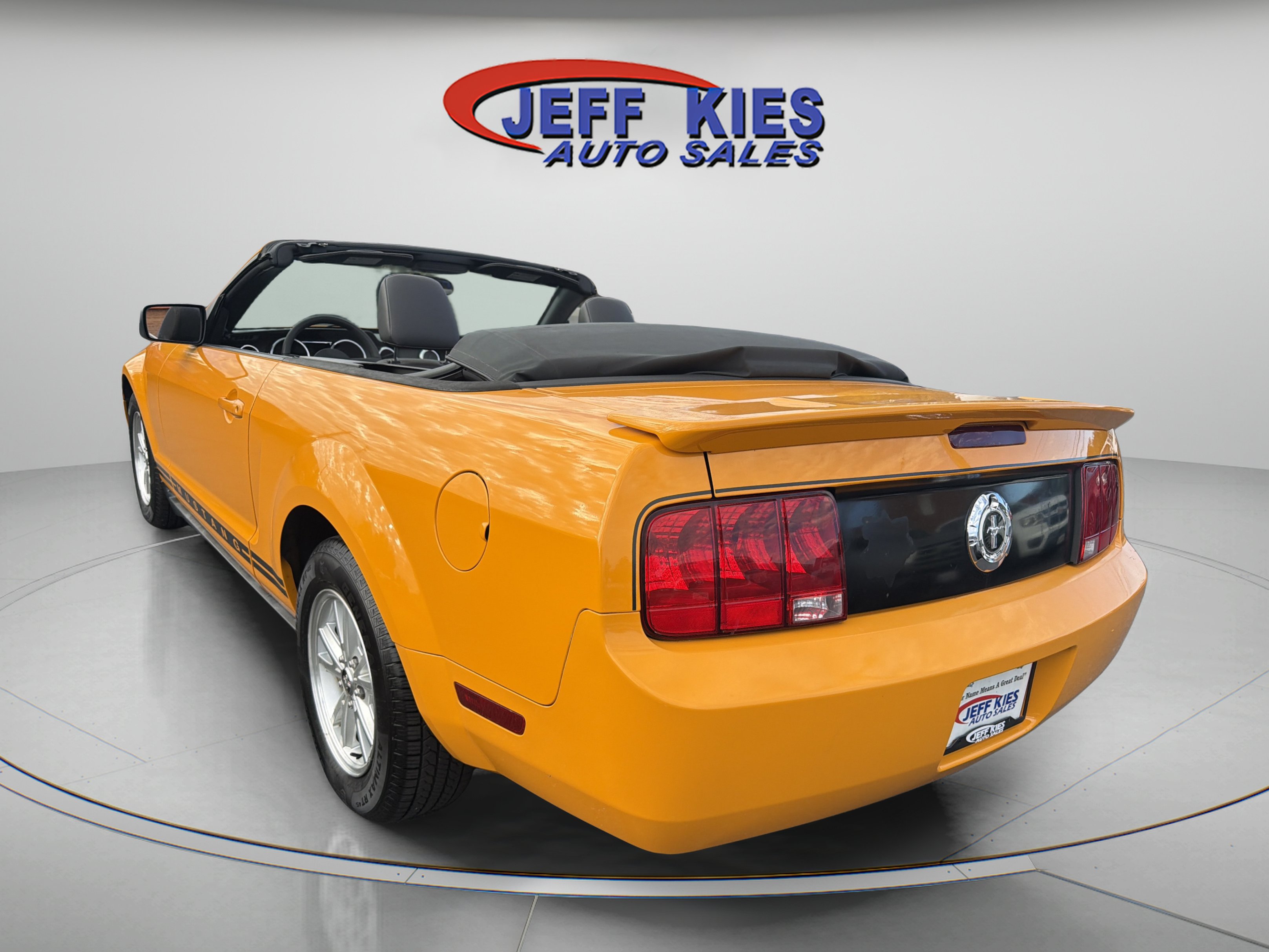 Used 2008 Ford Mustang Convertible RWD image 7