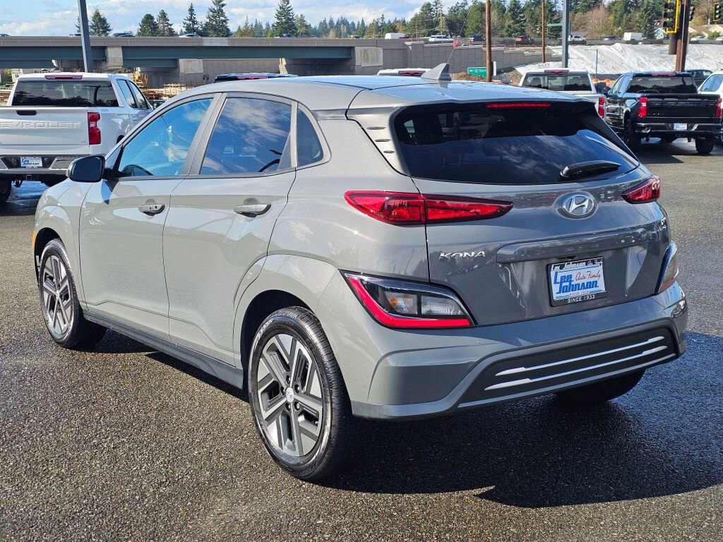Used 2023 Hyundai Kona SE image 7