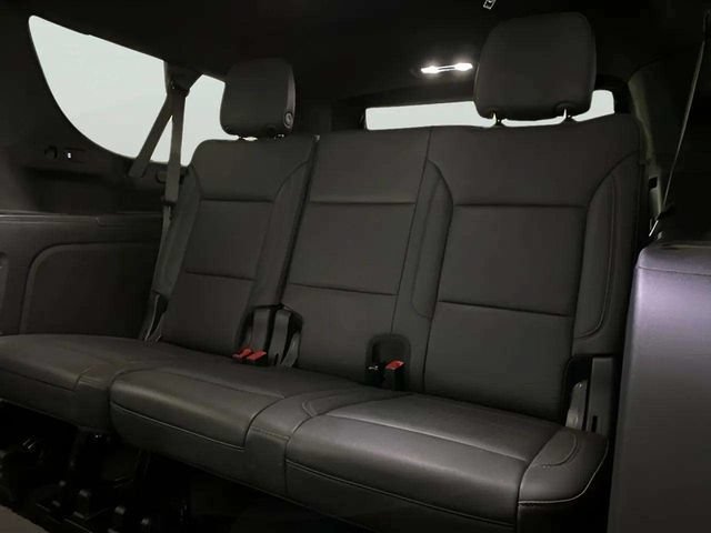 Used 2025 Chevrolet Suburban LT RWD image 23