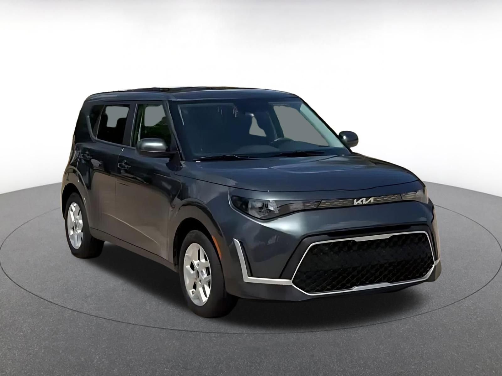 Used 2025 Kia Soul LX w/ LX Technology Package FWD image 3