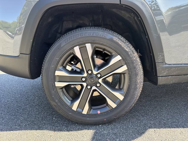 New 2027 Jeep Grand Cherokee Limited AWD/4WD image 16