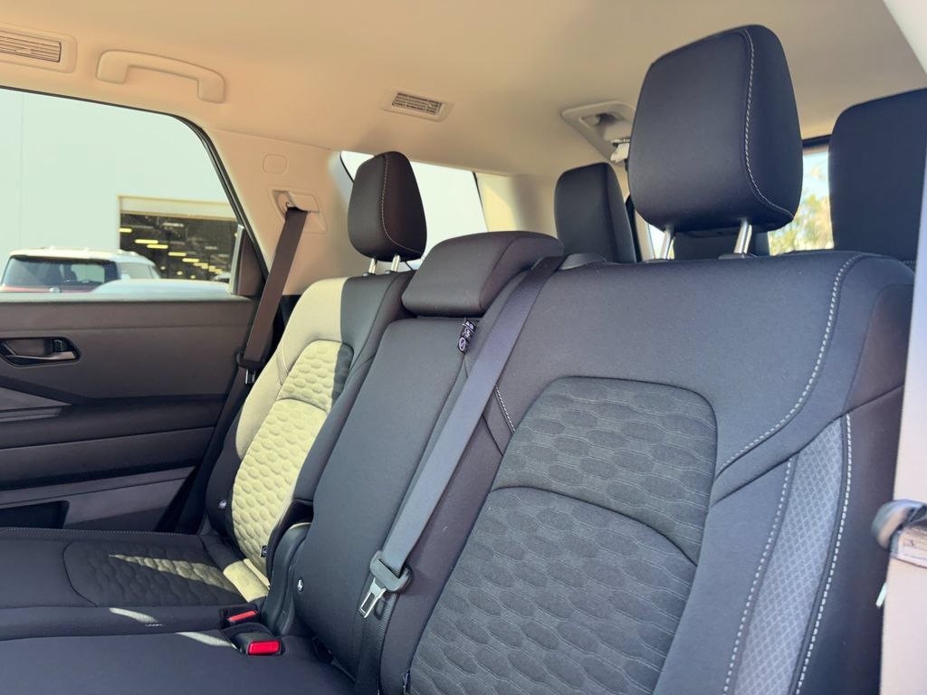 Used 2026 Nissan Pathfinder S FWD image 22