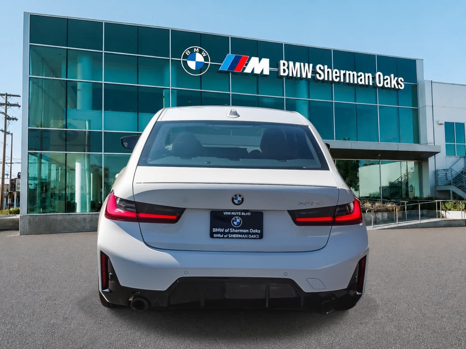 New 2026 BMW 330i Sedan w/ M Sport Package RWD image 5