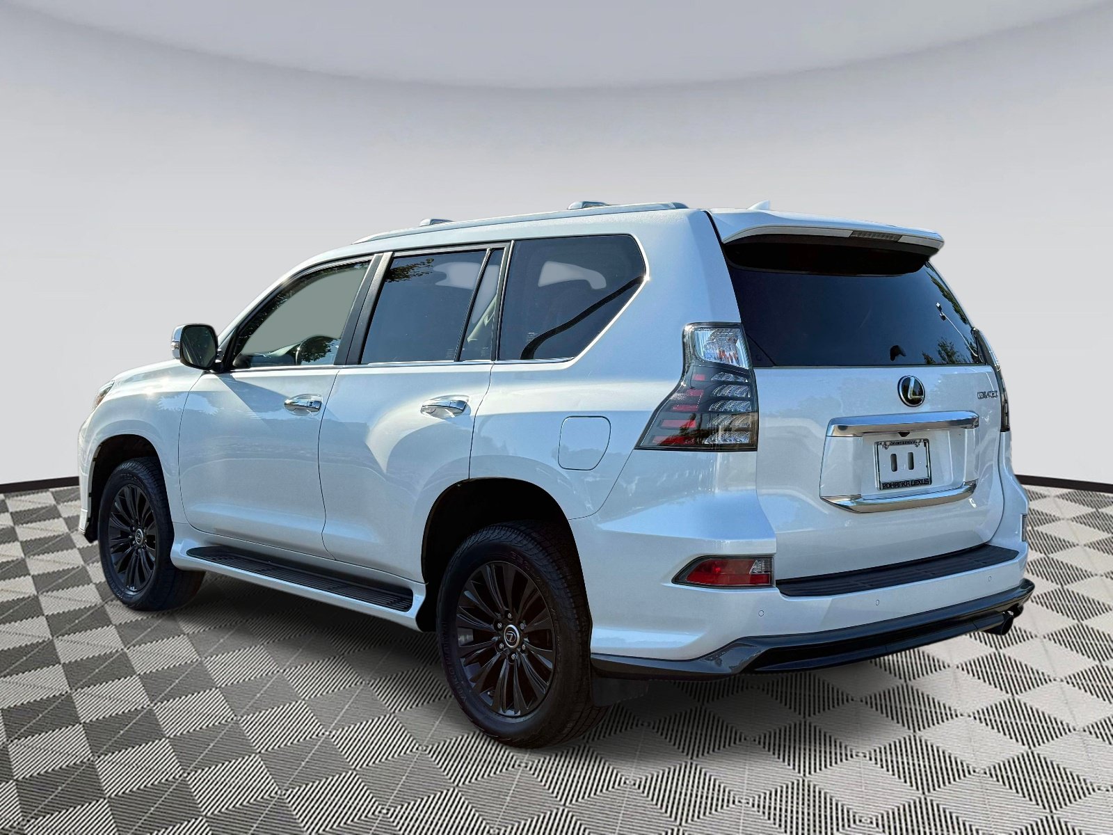 Used 2023 Lexus GX 460 Premium w/ Accessory Package AWD/4WD image 4