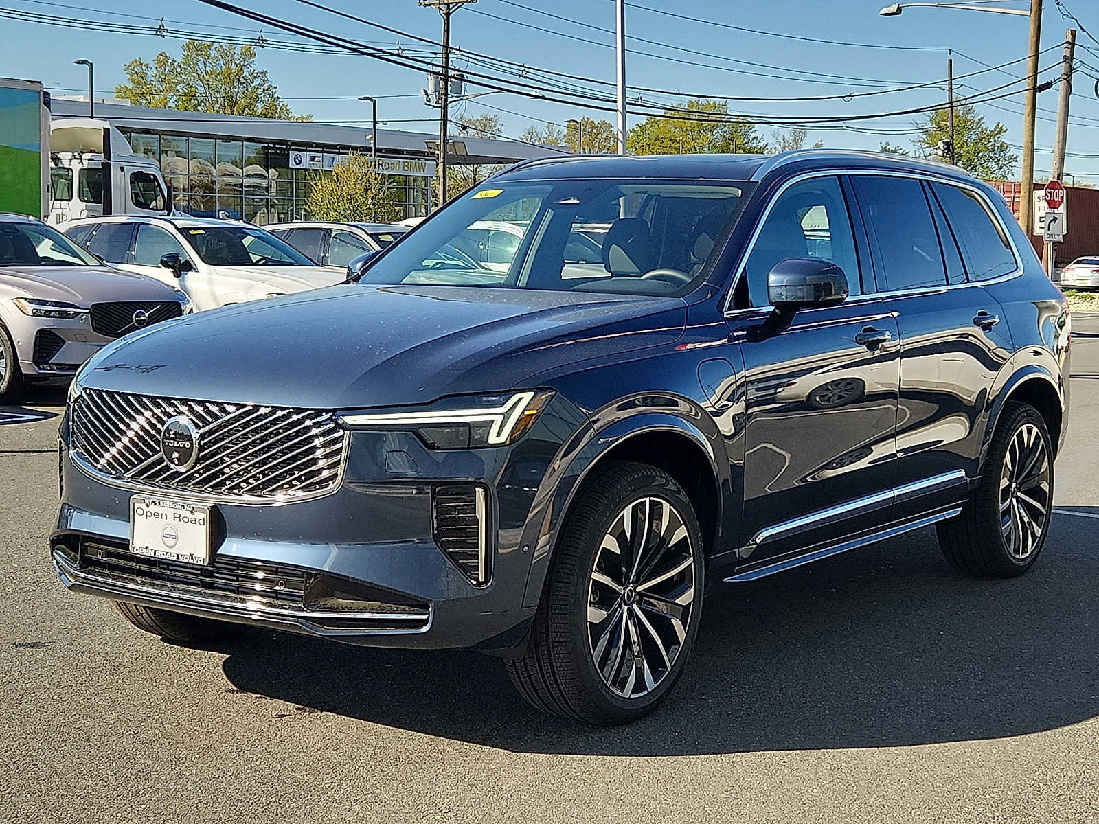 Used 2026 Volvo XC90 T8 Plus w/ Protection Package Premier AWD/4WD image 3