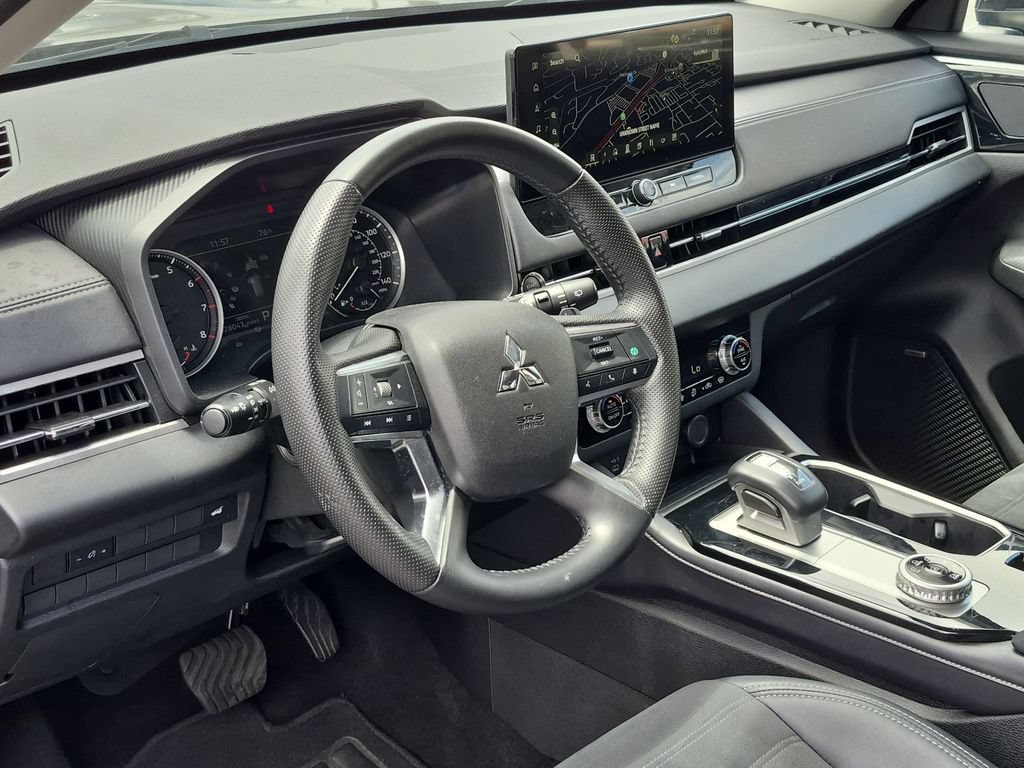 Used 2025 Mitsubishi Outlander SE AWD/4WD image 15