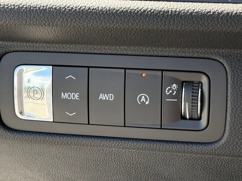 Used 2025 Chevrolet Traverse Z71 w/ Driver Confidence Package AWD/4WD image 31