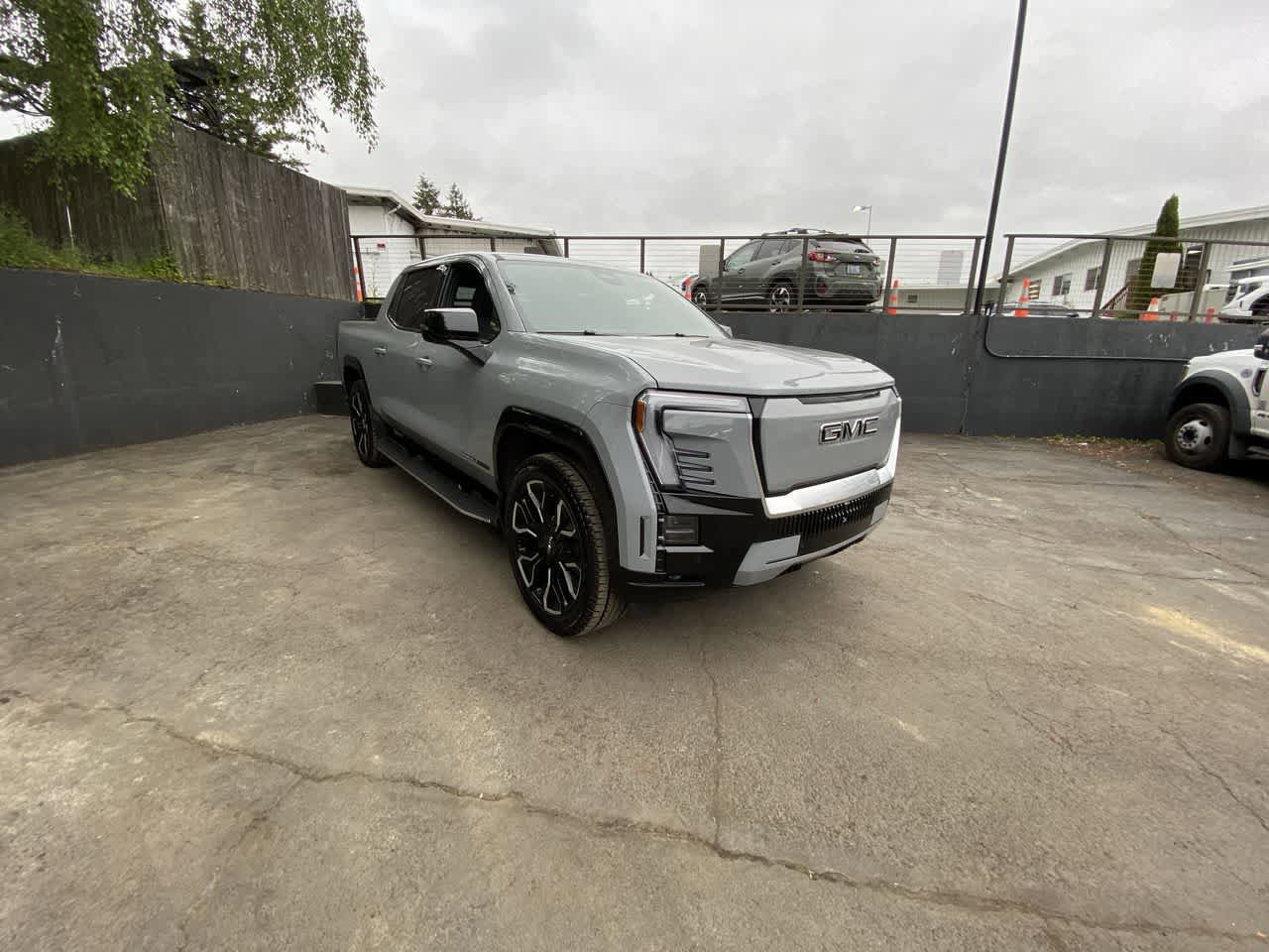 Used 2024 GMC Sierra EV Denali AWD/4WD image 8