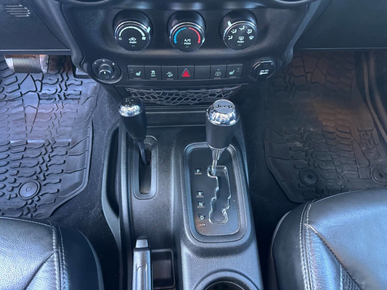 Used 2017 Jeep Wrangler Sahara image 16