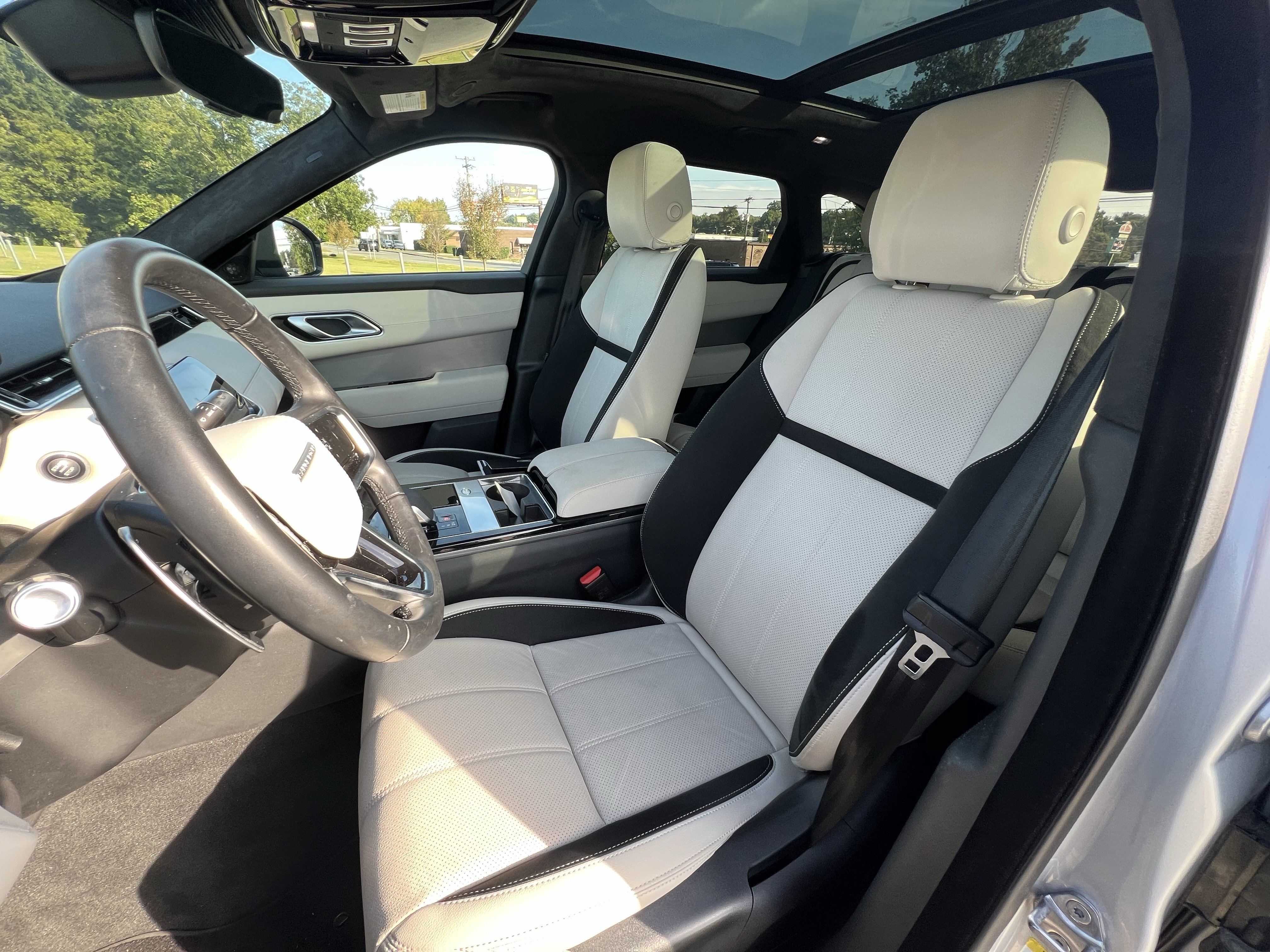 Used 2023 Land Rover Range Rover Velar R-Dynamic S image 16