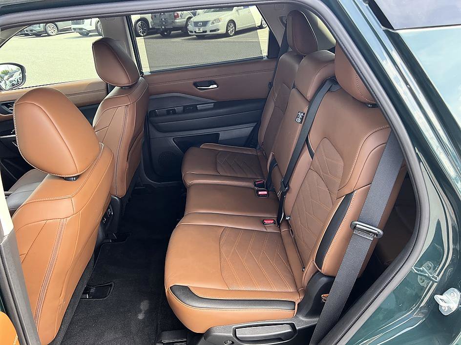 Certified 2024 Nissan Pathfinder Platinum w/ Lighting Package (N92) image 14