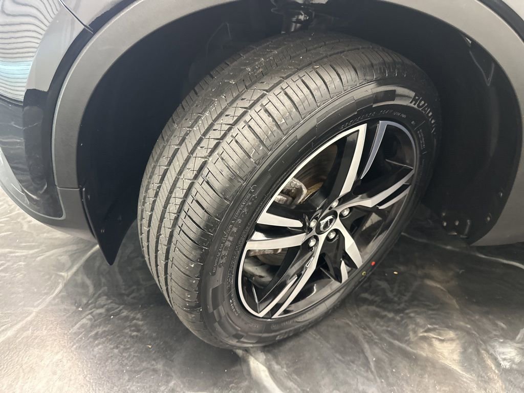 Used 2023 Volvo XC40 B5 Core image 30