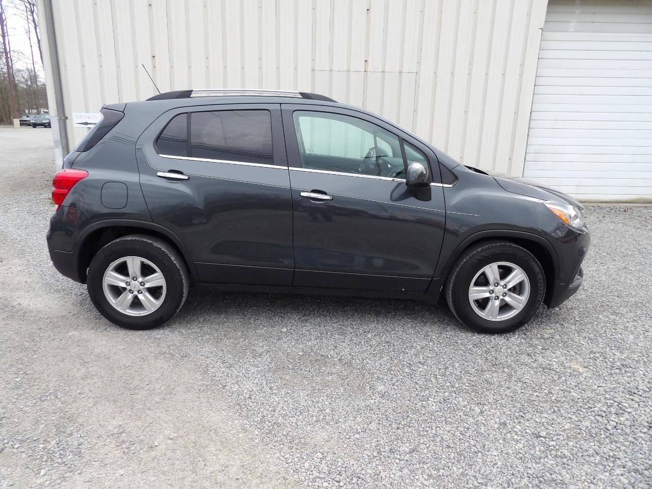 Used 2018 Chevrolet Trax LT w/ LT Convenience Package FWD image 1