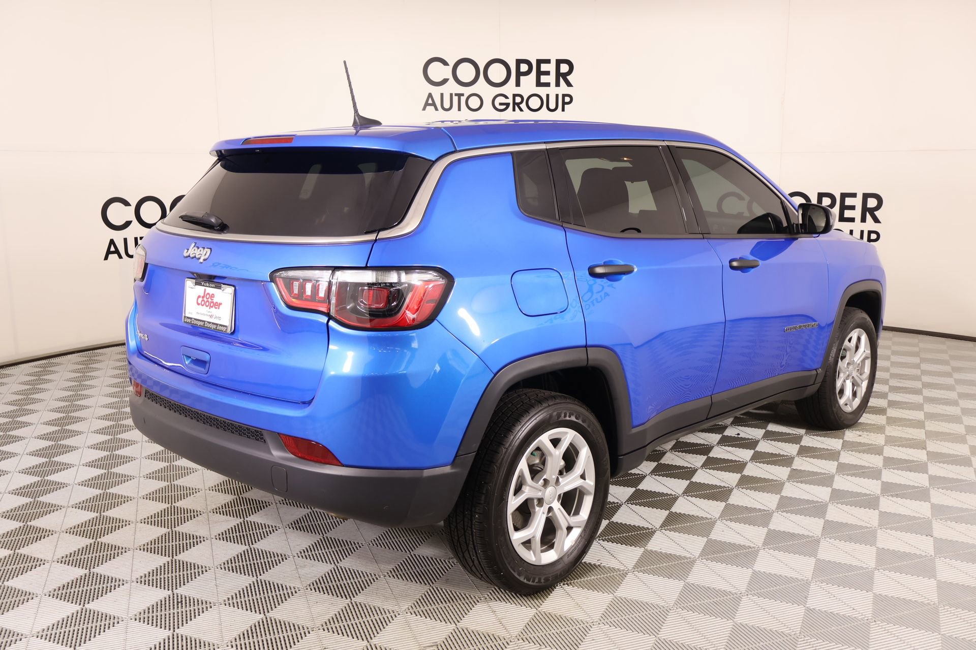 Used 2024 Jeep Compass Sport image 19