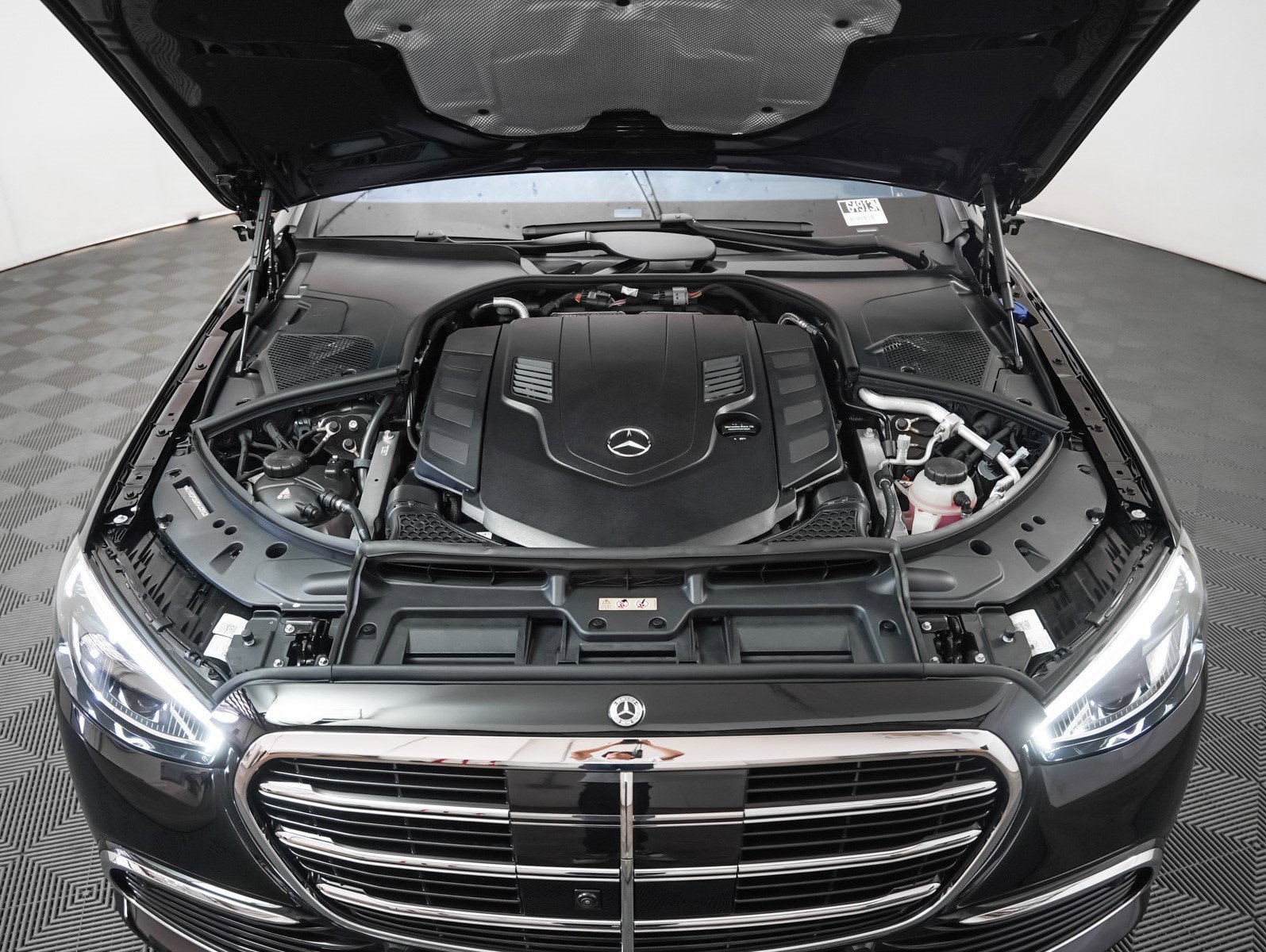 New 2025 Mercedes-Benz S 580 4MATIC Sedan image 4