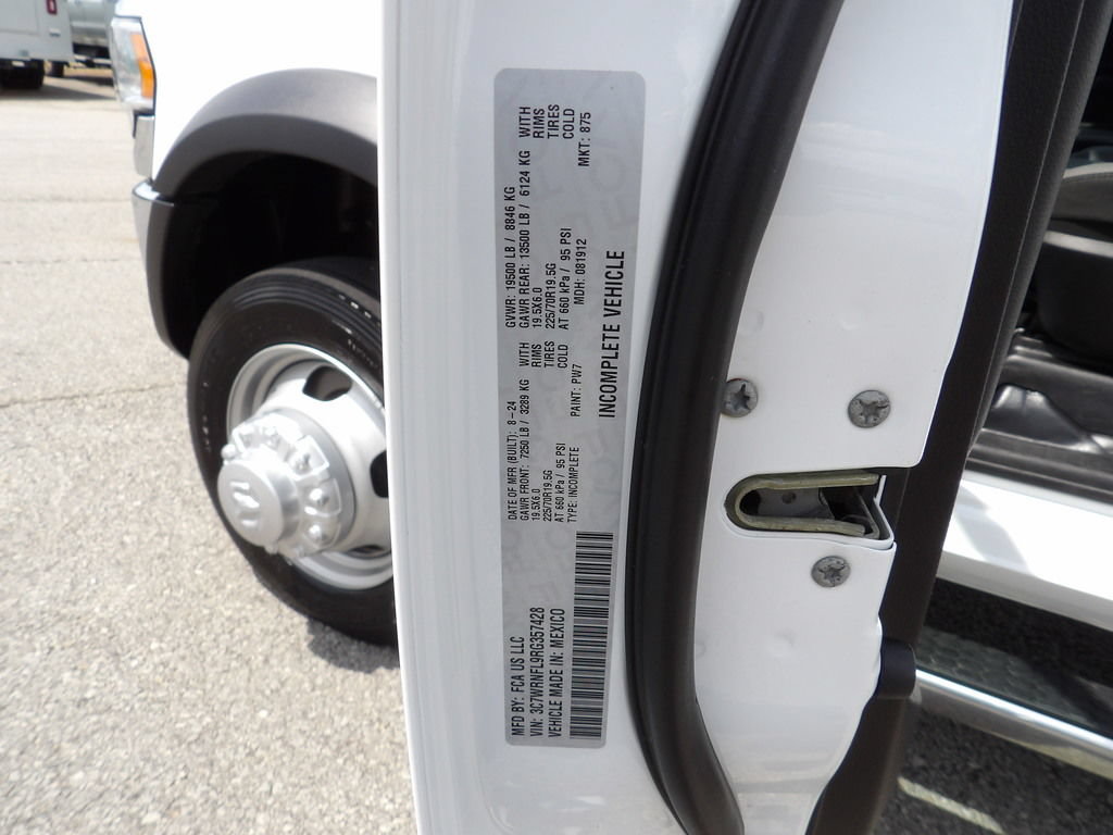 Used 2024 RAM 5500 Tradesman w/ Chrome Appearance Group AWD/4WD image 63