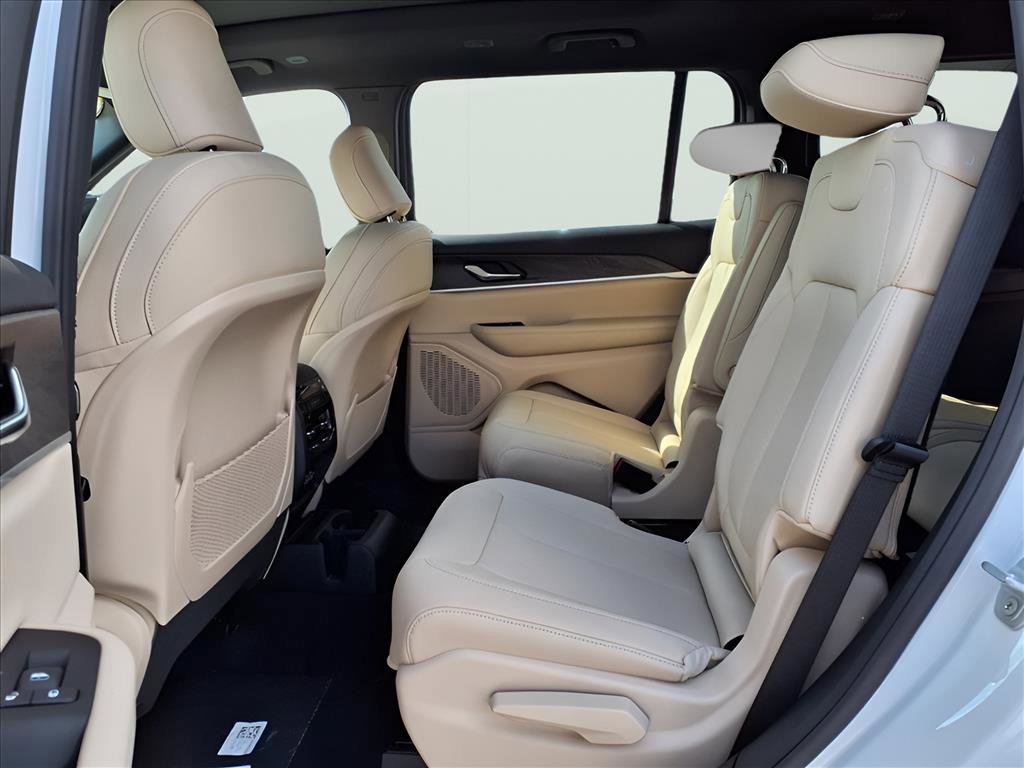 New 2025 Jeep Grand Cherokee L Limited image 9