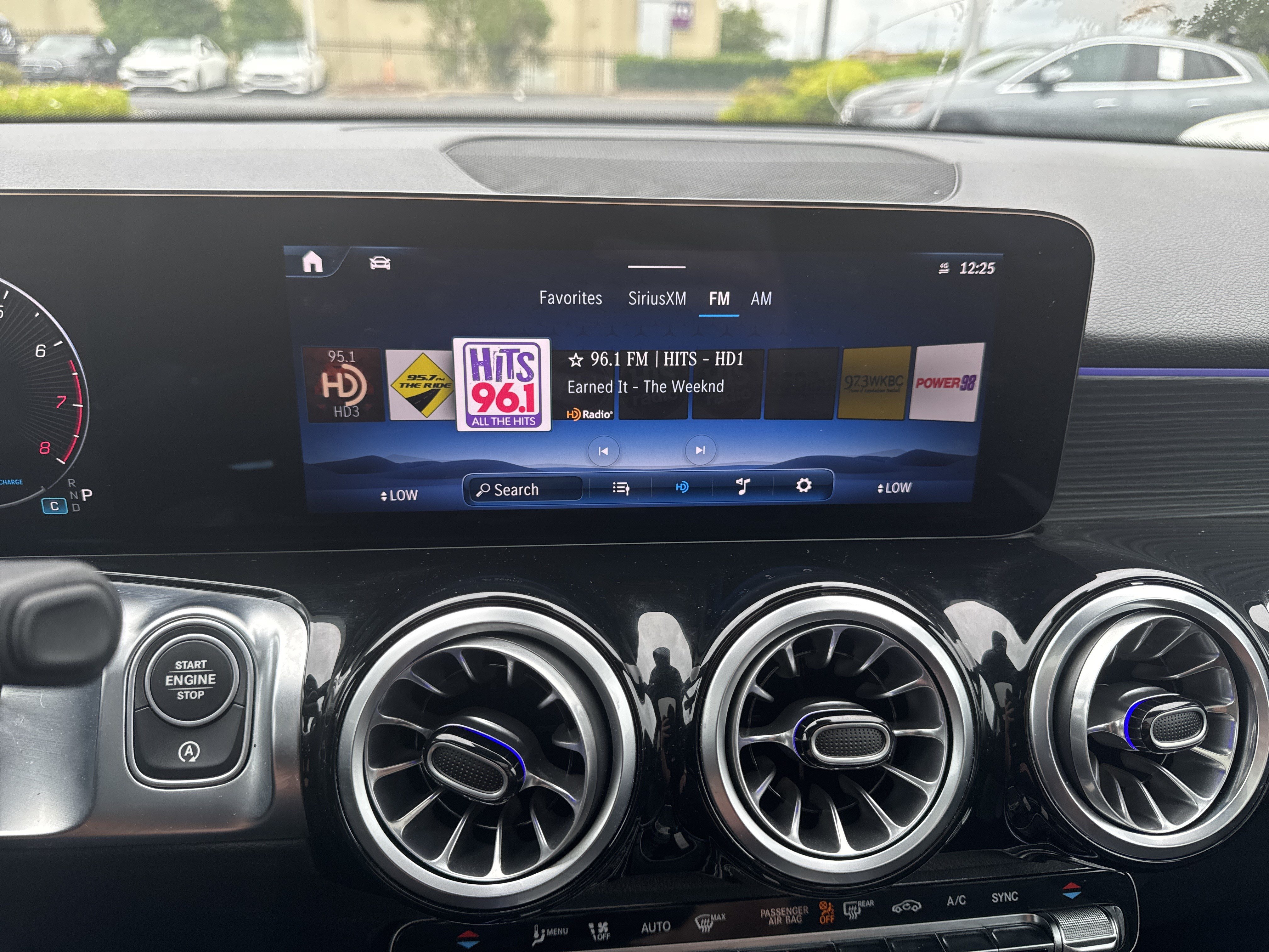Certified 2025 Mercedes-Benz GLB 250 4MATIC image 23