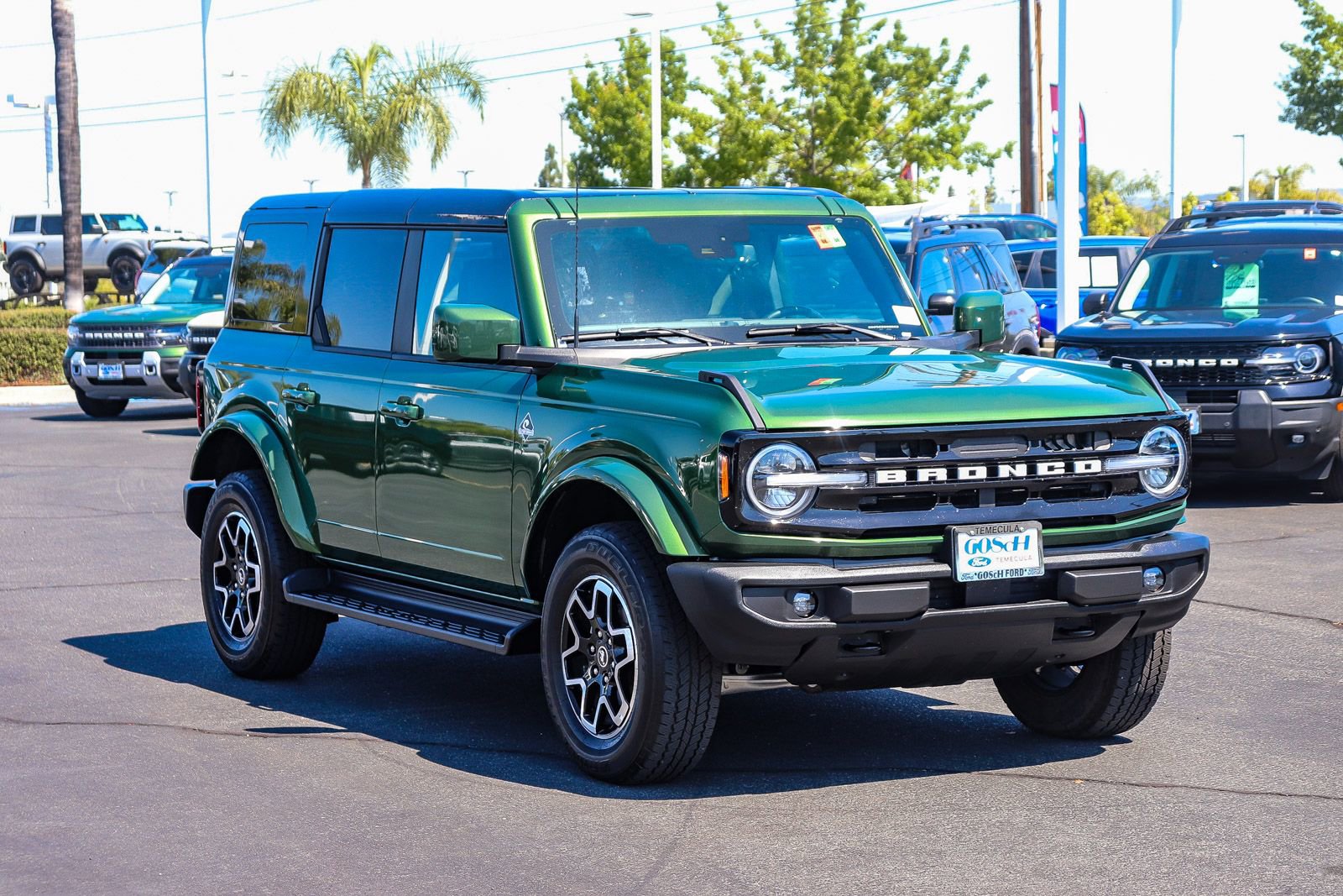 Certified 2025 Ford Bronco Outer Banks AWD/4WD image 3