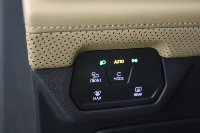 Used 2025 Volkswagen Atlas Cross Sport SE FWD image 16