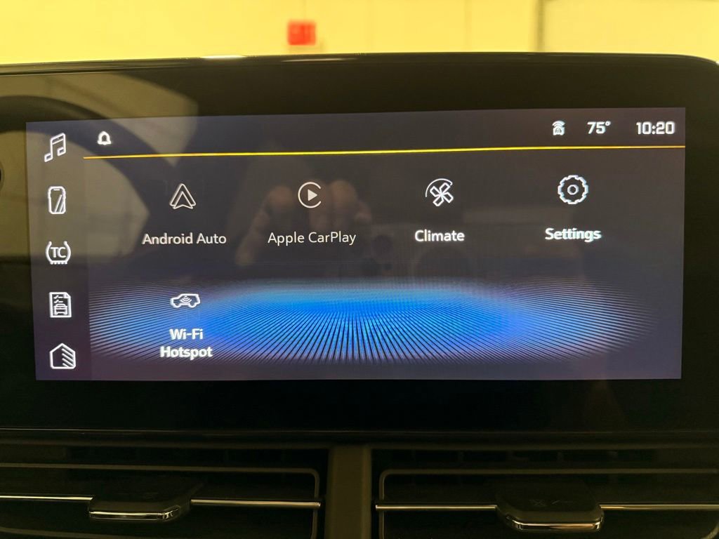 Used 2025 Chevrolet Trax LT FWD image 18