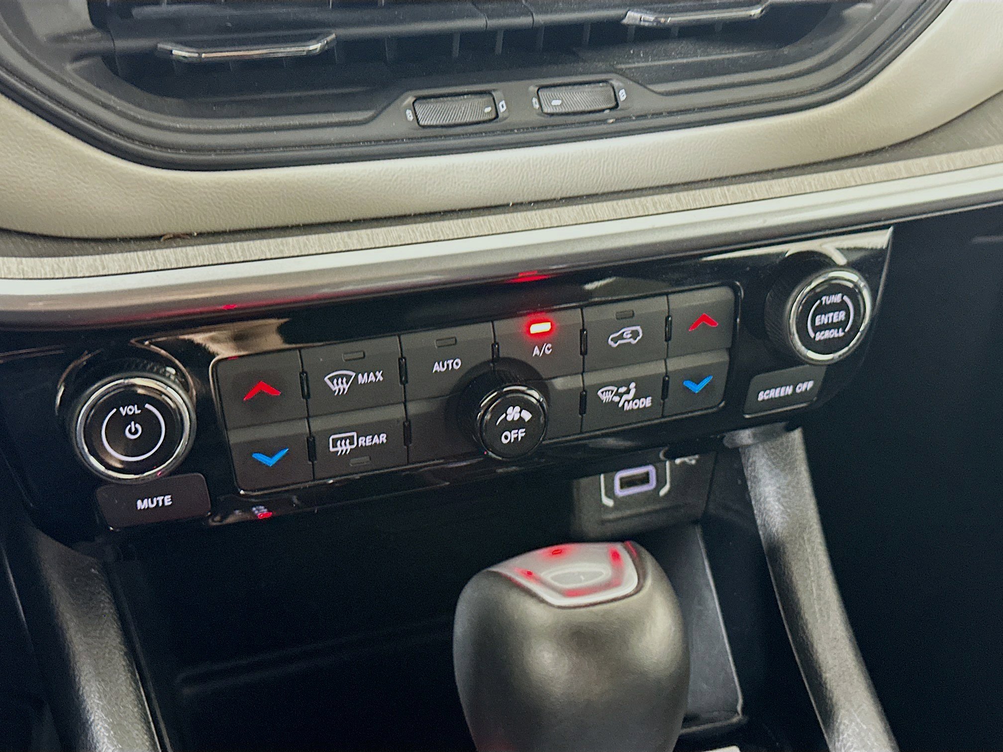 Used 2025 Jeep Compass Limited image 22