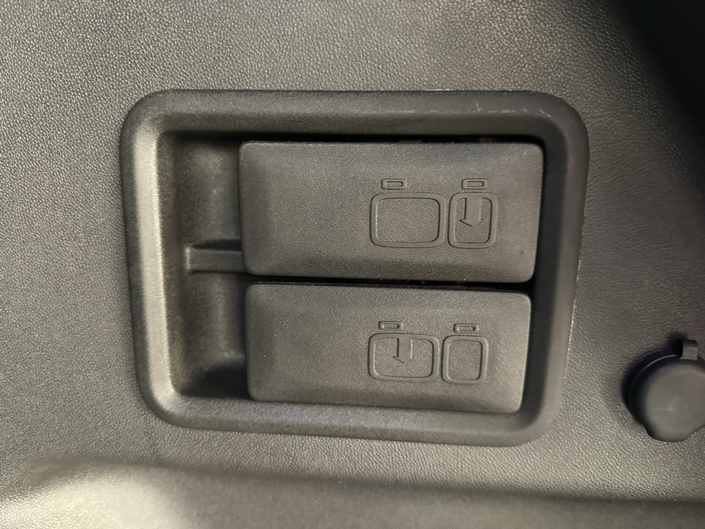 Used 2023 Chevrolet Equinox RS AWD/4WD image 9