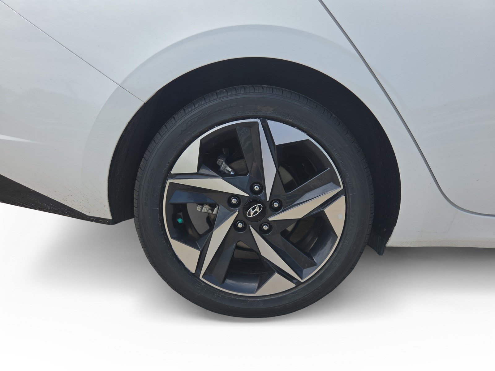 Certified 2023 Hyundai Elantra Limited FWD image 17