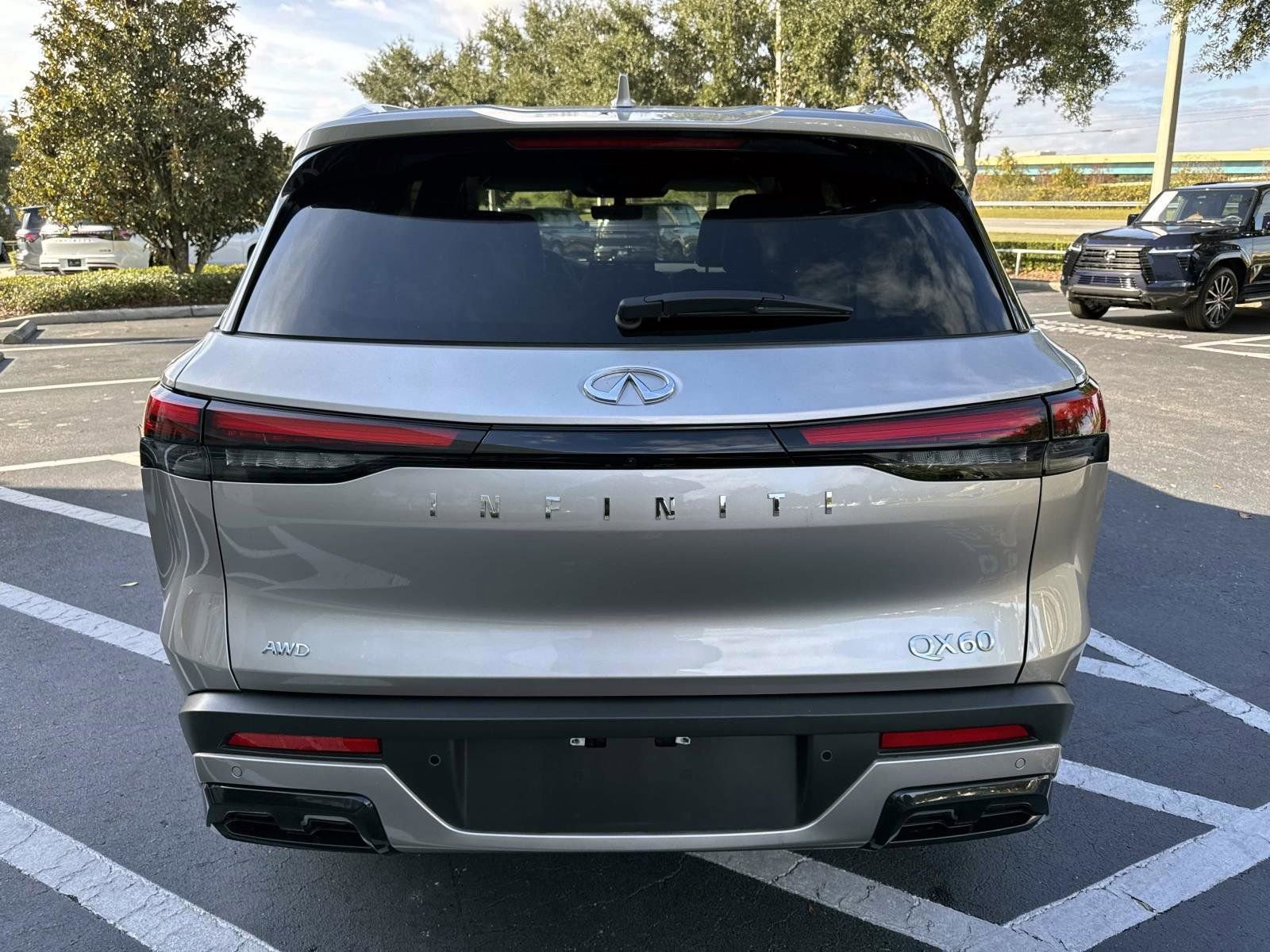 Certified 2025 INFINITI QX60 Luxe w/ Vision Package image 3