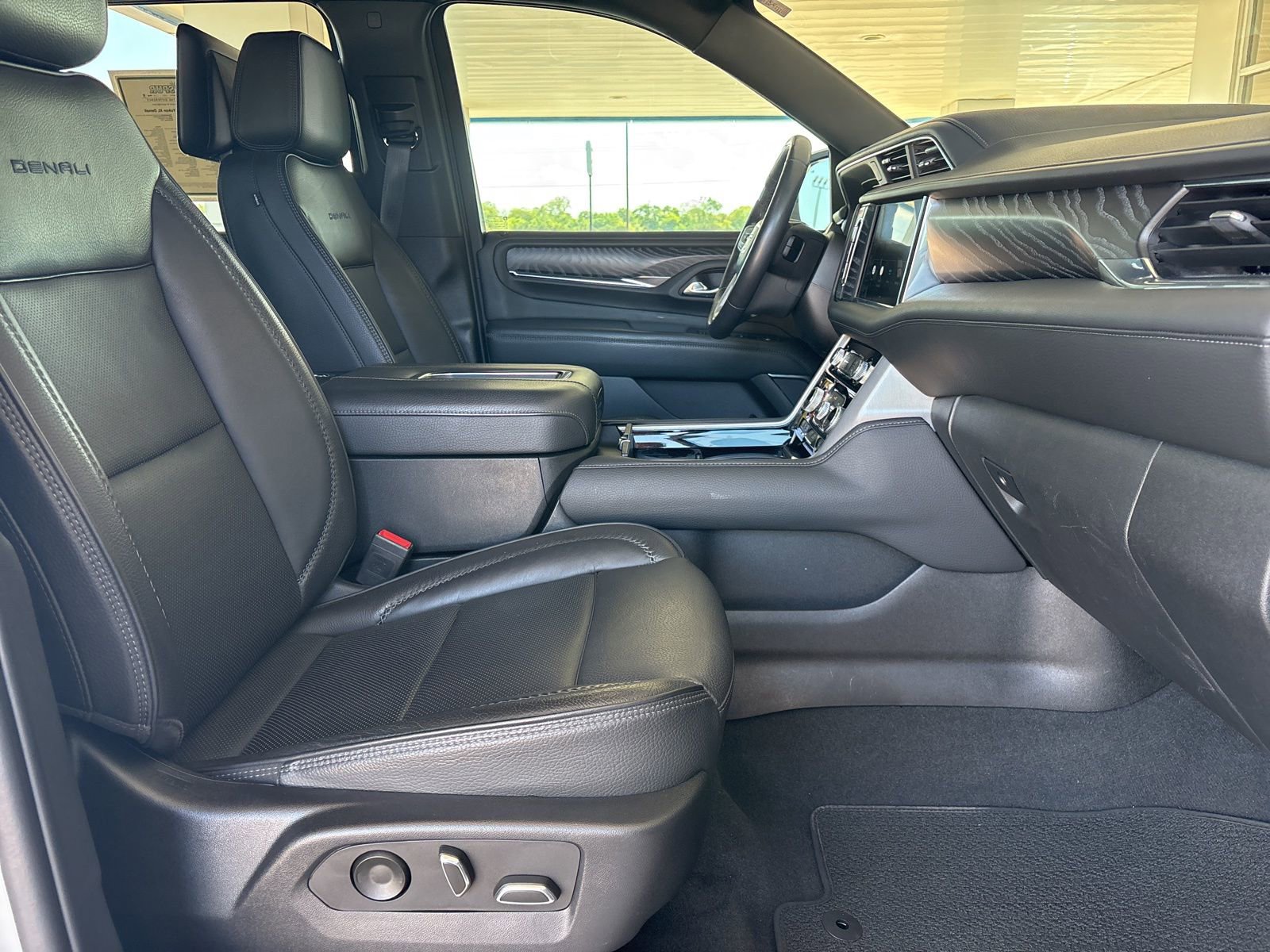 Certified 2023 GMC Yukon XL Denali w/ Advanced Technology Package image 27