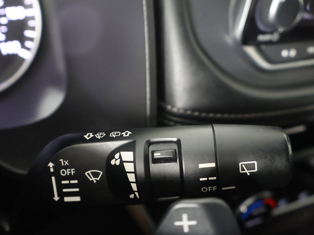 Used 2023 Nissan Rogue SV AWD/4WD image 36