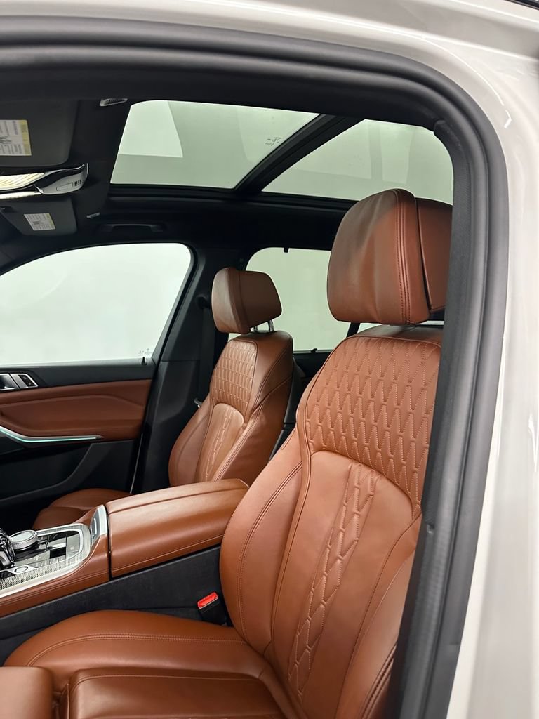 Used 2022 BMW X5 xDrive40i w/ M Sport Package AWD/4WD image 12
