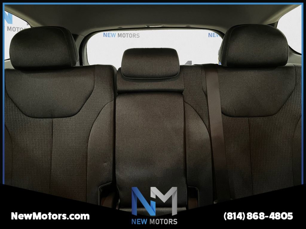 Used 2023 Hyundai Santa Fe SEL image 13