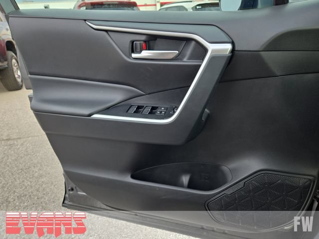 Used 2025 Toyota RAV4 XLE AWD/4WD image 17