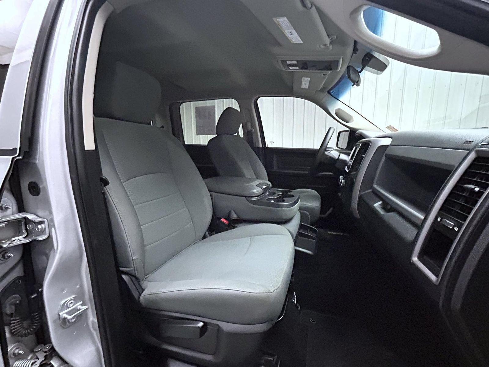 Used 2018 RAM 1500 Express w/ Express Value Package AWD/4WD image 15