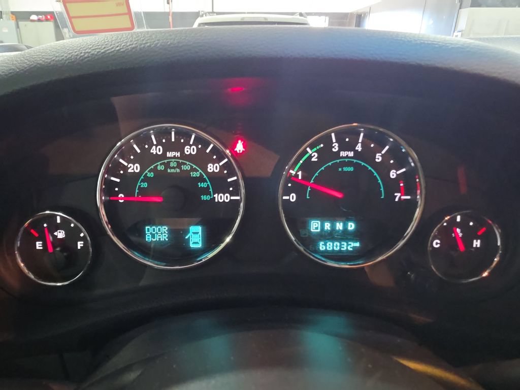Used 2018 Jeep Wrangler Sahara w/ Connectivity Group AWD/4WD image 9