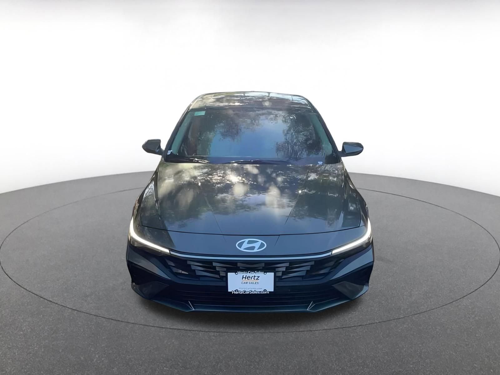 Used 2025 Hyundai Elantra Limited image 4