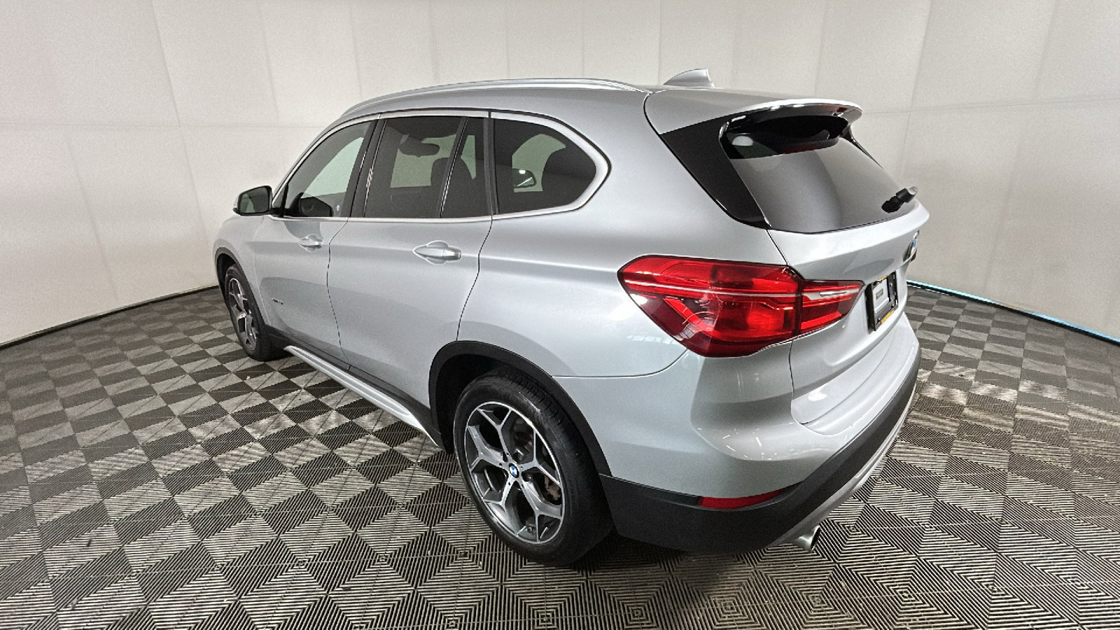 Used 2018 BMW X1 xDrive28i AWD/4WD image 5